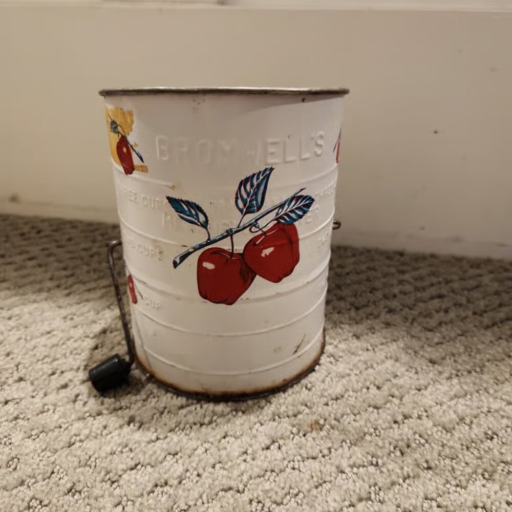 Vintage USA Bromwell’s Metal Flour Sifter 3-Cup Measuring